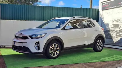 Branco Usado 2021 Kia Stonic SUV | € 14.500 (Preço justo)