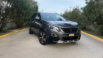 Usado Peugeot 5008 130 HP (95 kW) 2019 Verde Monovolume