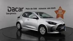 Cinza Usado 2022 Toyota Yaris Hybrid Comfort | € 16.699 (Preço justo)