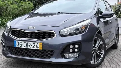 Usado Kia Ceed 136 HP (100 kW) 2015 Cinzento Citadino