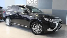 Preto Usado 2021 Mitsubishi Outlander P-HEV | € 28.990 (Preço justo)