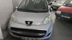 Cinza prata Usado 2010 Peugeot 107 Citadino | € 3.999 (Bom preço)