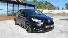 Preto Usado 2021 Toyota Yaris Hybrid Citadino | € 23.490 (Preço justo)