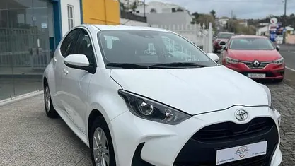 Usado Toyota Yaris Comfort 72 HP (52 kW) 2021 Branco Citadino