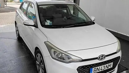 Usado Hyundai i20 84 HP (61 kW) 2015