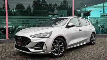 Cinzento Usado 2022 Ford Focus | € 18.250 (Preço justo)