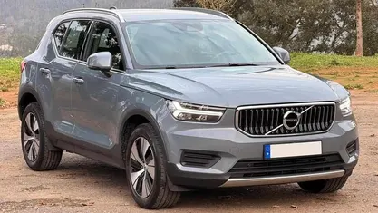 Cinzento Usado 2021 Volvo XC40 SUV | € 28.500 (Preço justo)