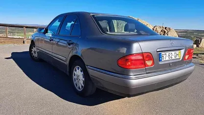 Usado 2000 Mercedes E220 Sedan | € 3.450 (Super Preço)