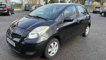 Usado Toyota Yaris 69 HP (50 kW) 2010 Preto Citadino