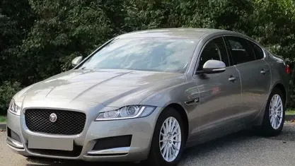 Usado Jaguar XF Prestige 163 HP (119 kW) 2017 Dourado Sedan