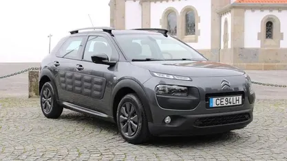 Usado Citroën C4 Cactus 100 HP (73 kW) 2015 Cinzento Citadino