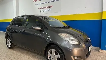Cinzento Usado 2011 Toyota Yaris | € 7.990 (Preço justo)