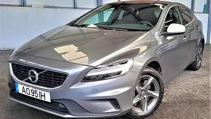 Cinzento Usado 2018 Volvo V40 Carrinha | € 14.500 (Preço justo)