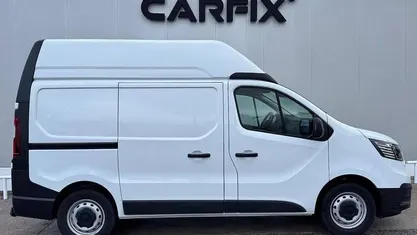 Branco Usado 2024 Renault Trafic Monovolume | € 32.499 (Preço justo)