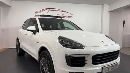 Usado Porsche Cayenne 416 HP (305 kW) 2017 SUV
