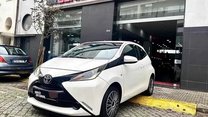 Branco Usado 2015 Toyota Aygo Citadino | € 8.950 (Preço justo)
