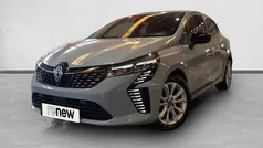 Cinza Usado 2024 Renault Clio V Evolution Sedan | € 17.490 (Bom preço)