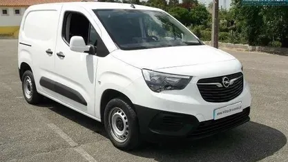 Branco Usado 2020 Opel Combo Monovolume | € 14.450 (Preço justo)