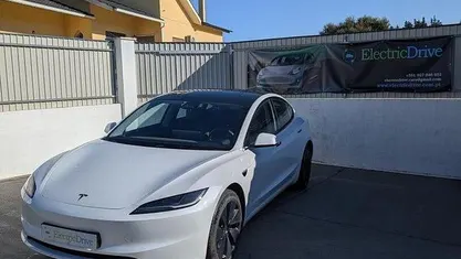 Usado 2024 Tesla Model 3 Standard Range Sedan | € 33.500 (Preço justo)