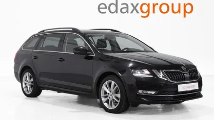Preto Usado 2018 Skoda Octavia Style Carrinha | € 13.290 (Preço justo)