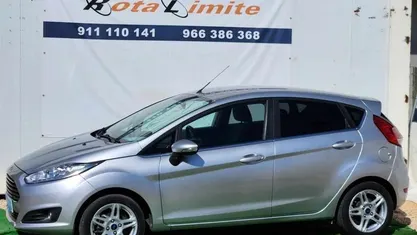Usado Ford Fiesta Trend 100 HP (73 kW) 2015 Cinza Citadino