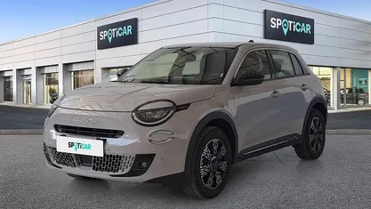 Bege Usado 2025 Fiat 600 SUV | € 23.900 (Preço justo)