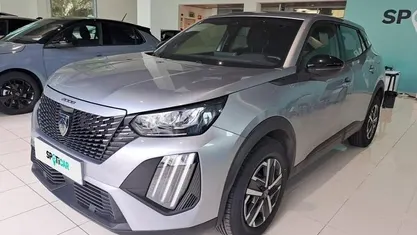 Cinza Usado 2024 Peugeot 2008 Active SUV | € 19.250 (Bom preço)