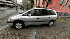 Cinzento Usado 2001 Opel Zafira Monovolume | € 2.990