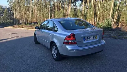 Cinzento Usado 2006 Volvo S40 Sedan | € 3.899 (Preço justo)