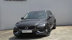 Cinzento Usado 2024 Volvo V60 Core Carrinha | € 44.800 (Preço justo)