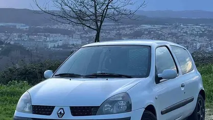 Branco Usado 2003 Renault Clio II Citadino | € 2.650 (Preço justo)