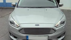 Cinzento Usado 2018 Ford Focus Titanium Citadino | € 14.950 (Preço justo)