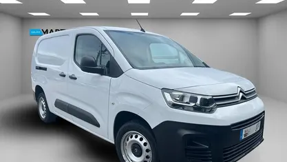 Usado 2023 Citroën Berlingo Feel Monovolume | € 16.490 (Preço justo)