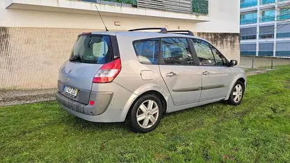 Cinzento Usado 2004 Renault Scénic Monovolume | € 2.990 (Preço justo)