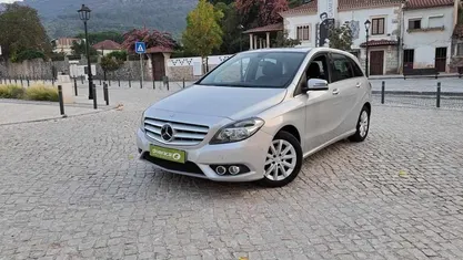 Usado Mercedes B180 109 HP (80 kW) 2015 Cinzento Monovolume