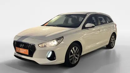 Branco Usado 2017 Hyundai i30 Comfort Carrinha | € 14.257 (Preço justo)