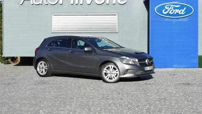 Cinzento Usado 2017 Mercedes A180 Citadino | € 18.500 (Preço justo)