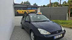 Azul Usado 2002 Ford Focus Sedan | € 1.950 (Preço justo)