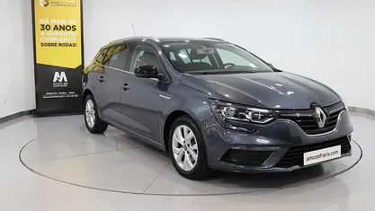 Usado Renault Mégane IV 115 HP (84 kW) 2020 Cinzento Carrinha