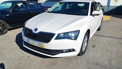 Branco Usado 2019 Skoda Superb | € 14.990 (Bom preço)