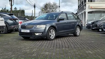 Cinzento Usado 2016 Skoda Octavia Carrinha | € 12.490 (Preço justo)