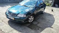 Verde Usado 2002 Toyota Avensis T2 Carrinha | € 4.000
