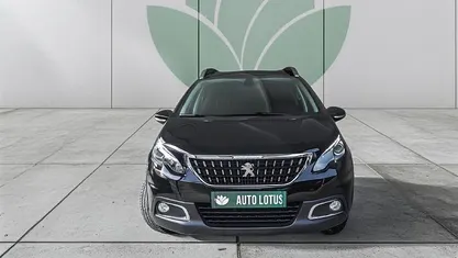Usado Peugeot 2008 Signature Sky 83 HP (61 kW) 2019 SUV