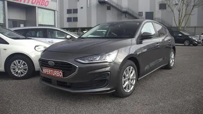 Usado Ford Focus 125 HP (91 kW) 2022 Cinzento