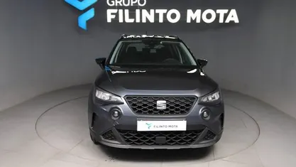 Usado Seat Arona Style 95 HP (69 kW) 2023 Cinzento SUV