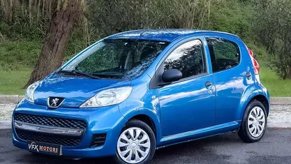Azul Usado 2011 Peugeot 107 Citadino | € 6.750 (Preço justo)
