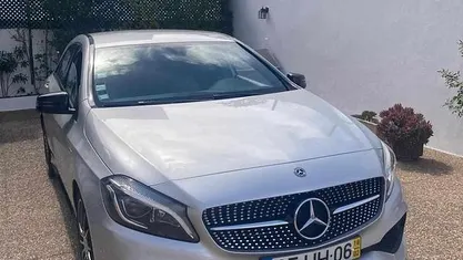 Cinzento Usado 2018 Mercedes A180 Citadino | € 21.900 (Preço justo)