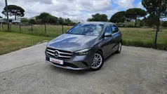 Cinzento Usado 2019 Mercedes B180 Style Monovolume | € 24.450 (Preço justo)