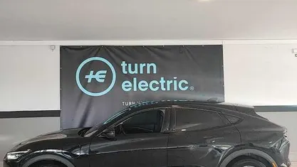 Preto Usado 2023 Ford Mustang Mach-E SUV | € 33.900 (Preço justo)