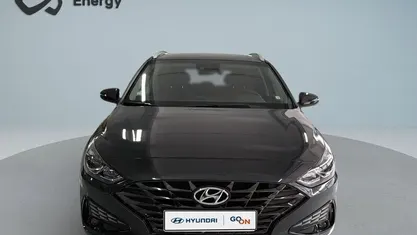 Usado Hyundai i30 Style 120 HP (88 kW) 2023 Phantom black (metalizada) Carrinha